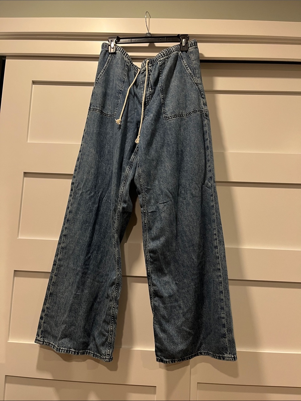 GAP women’s Relaxed Drawstring Denim Jeans - large Blue